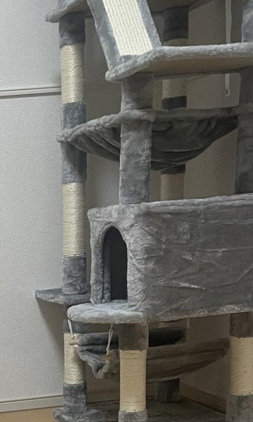 新品のキャットタワー