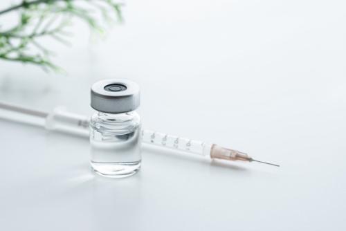 注射器と小瓶