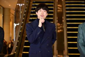 坂口健太郎の汗は…しょっぱいです!『盤上の向日葵』個性派共演者が謎報告で爆笑