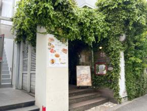 食べられるのは4月30日まで！人気カフェ「カフェ アクイーユ」の苺たっぷり春限定パンケーキ