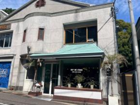 牛肉×チーズ×オレンジが織りなす驚きの美味しさ♪「BUY ME STAND MOTOMACHI」のリッチなサンドウィッチ