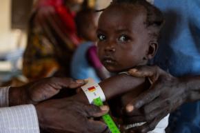 スーダン現地リポート：紛争下で深刻な人道危機「骨と皮ばかりの子どもも」