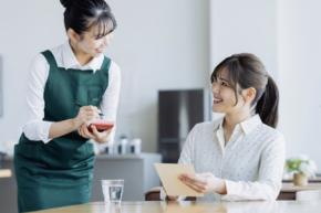 「時給だけ」から「時給＋福利厚生」へ　パート・アルバイトの人材確保で広がる「ハイブリッド待遇」とは
