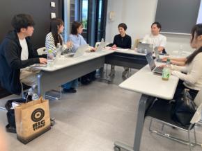 大学生のアイデアが創業444年の老舗の一杯に 大正大学×田丸屋「ラッキーうどん」誕生
