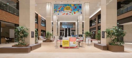 「怪獣8号 POP UP STORE 有明りんかい基地出張所」サイネージジャック
