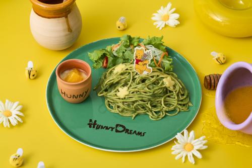 「くまのプーさん」スペシャルカフェ 花咲く丘のほうれん草のクリームパスタ