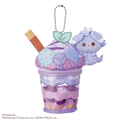 「ポケピース POP UP STORE by VILLAGE VANGUARD」ニャスパーのブルーベリーパフェぬいぐるみチャーム