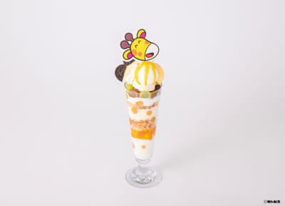 「たべっ子どうぶつLAND CAFE」シェアして食べよう！きりんさんのロングパフェ