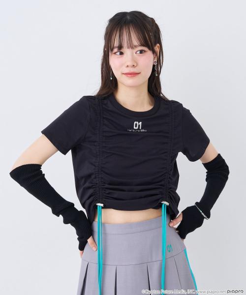 初音ミクモデル 接触冷感Tシャツとミニスカパン