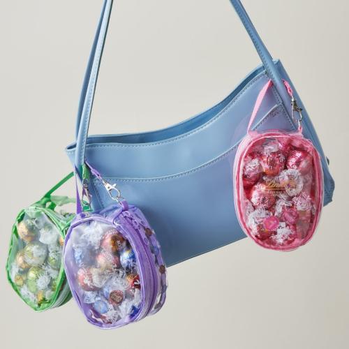 リンツ カラーポーチ バッグチャームとしての使用例