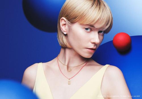 DORAEMON STAR JEWELRY モデル着用ビジュアル どこでもドアチャーム