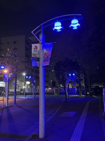 入間市アポポ商店街の青色ライトアップ