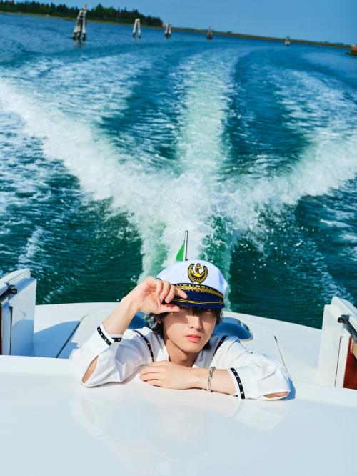 小林千晃 デビュー10周年記念写真集 先行カット クルージング