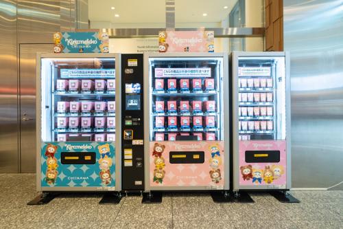 KITTE丸の内に設置されたちいかわの自動販売機