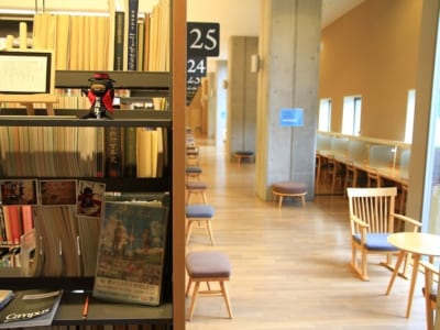 飛騨市図書館の館内