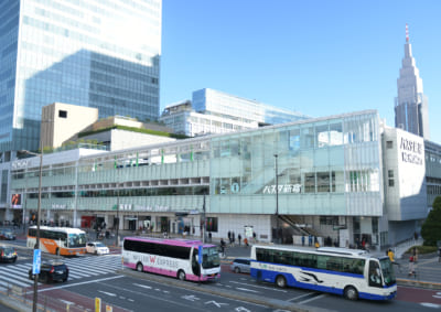 バスタ新宿とJR新宿駅新南口