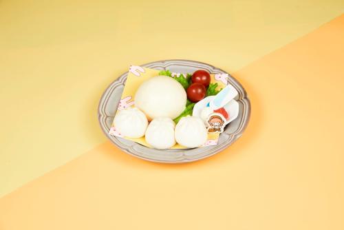 神楽の山盛り肉まんプレート