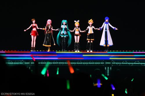 左から順に『MEIKO』『巡音ルカ』『初音ミク』『鏡音リン』『鏡音レン』『KAITO』