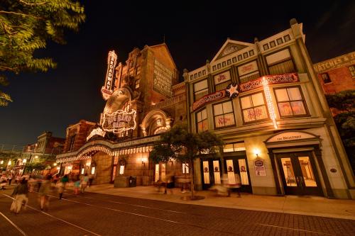 「ブロードウェイ・ミュージックシアター」 ©Disney