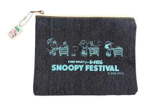 デニムポーチ（約17×23㎝） 1,210円 ※キーホルダー付