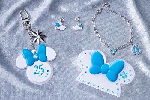 東京ディズニーシー25周年記念 スワロフスキー(R)・クリスタルを使用したキーチェーンやブレスレット