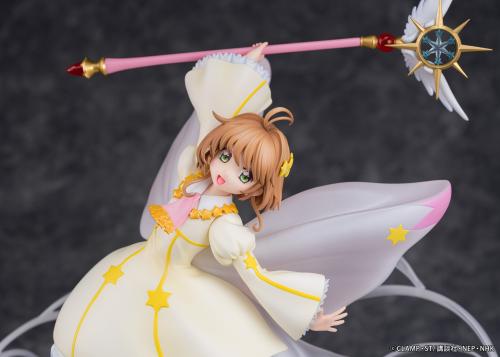 星の装飾が付いた衣装と木之本桜の表情