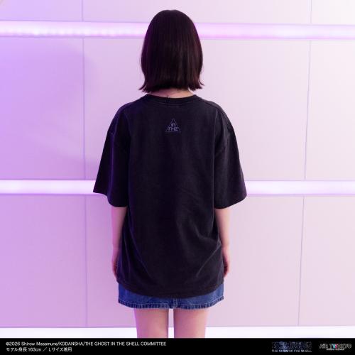 攻殻機動隊×AIR TWOKYO Tシャツ1女性モデル背面