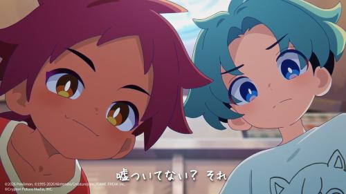 画面をのぞきこむ2人の子ども