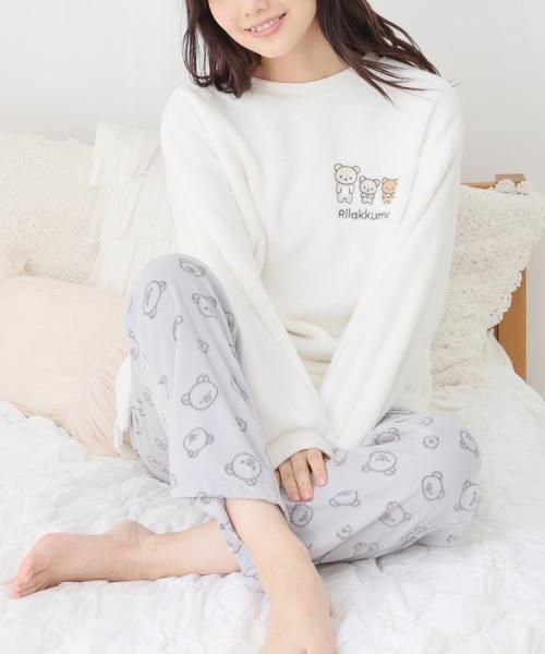 リラックマ/ルームウェア(上下セット):オフ×グレーの座った着用例の別カット