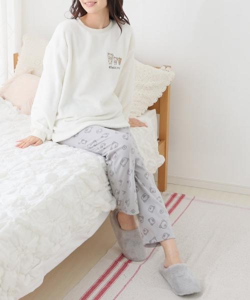 リラックマ/ルームウェア(上下セット):オフ×グレーの座った着用例