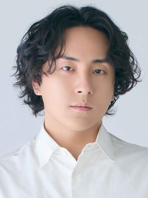 多聞康太郎役 鈴木崚汰