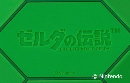 ポーチ裏面のゼルダの伝説ロゴ