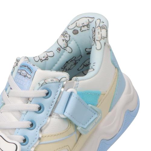 シナモロールモデルの履き口とベルトの拡大