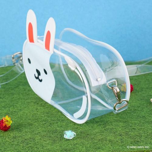 ファスナーと金具が見えるぬいバッグの側面