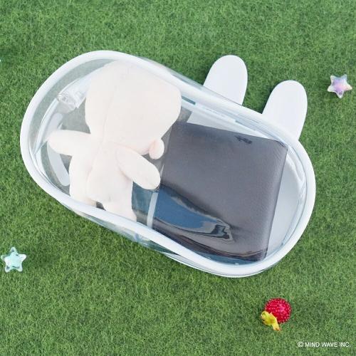 ぬいぐるみと小物を入れたぬいバッグの背面