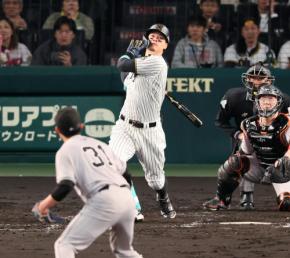 【阪神】佐藤輝明が４戦ぶり８号３ラン！打点、本塁打でセ・リーグ単独トップ　年間54発ペース