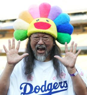 村上隆さん、ドジャース戦始球式「サイコー、イエーイ！」捕手佐々木朗希へノーバン投球