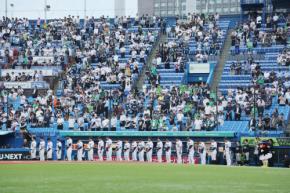 【ヤクルト】長嶋茂雄さん悼み試合前に黙祷 半旗も掲げられる