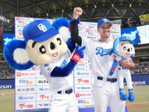 【中日】井上監督、逆転４号３ランのボスラーに「日本人以上に日本人」「いいところ伸ばしたい」
