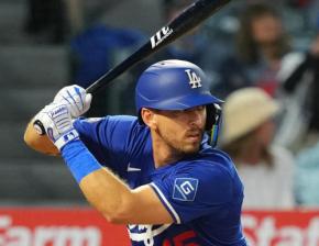 ドジャース自由契約バーンズ妻、長男ロイズ君とカーショー愛息らの友情公開　所属先は変われど…