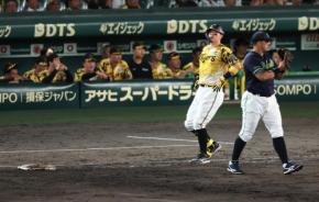 【阪神】リクエスト認められず試合終了…佐藤輝明の打球判定がリクエスト対象外となった理由は?