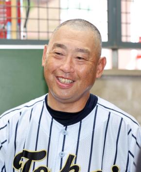【高校野球】「今年は勝負だなって」東海大菅生・若林弘泰監督が五厘刈り／西東京
