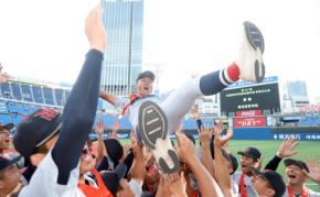 【高校野球】横浜キャプテン阿部葉太が歓喜の涙 村田監督は「阿部はすごい男です」称賛/神奈川