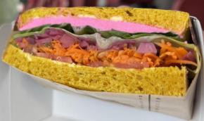 【楽天】食欲そそる「VIVIDカラーグルメ」本拠地で期間限定　テーマは色鮮やかで刺激的な夏