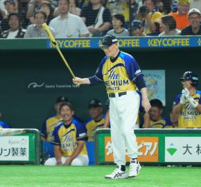 【ドリームマッチ】異例の光景”代打張本”に４万6000人が大歓声「バッター内川に代わりまして…」