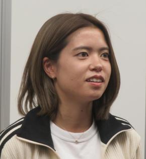 【なでしこ】新主将長谷川唯が清水梨紗とロンドンで寿司デート「デニム姿かわいい」