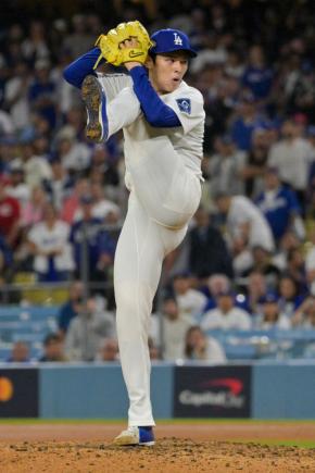 佐々木朗希、最速163キロで地区シリーズ進出を決める 本拠地は