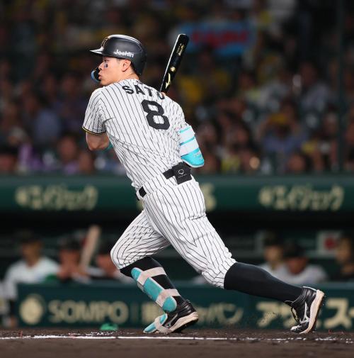 佐藤輝明 新人4番デビュー戦本塁打（満塁本塁打）直筆サイン入りフォト【BBM】 2021年5月2日】佐藤輝明（阪神）、NPB史上初の新人4番デビュー