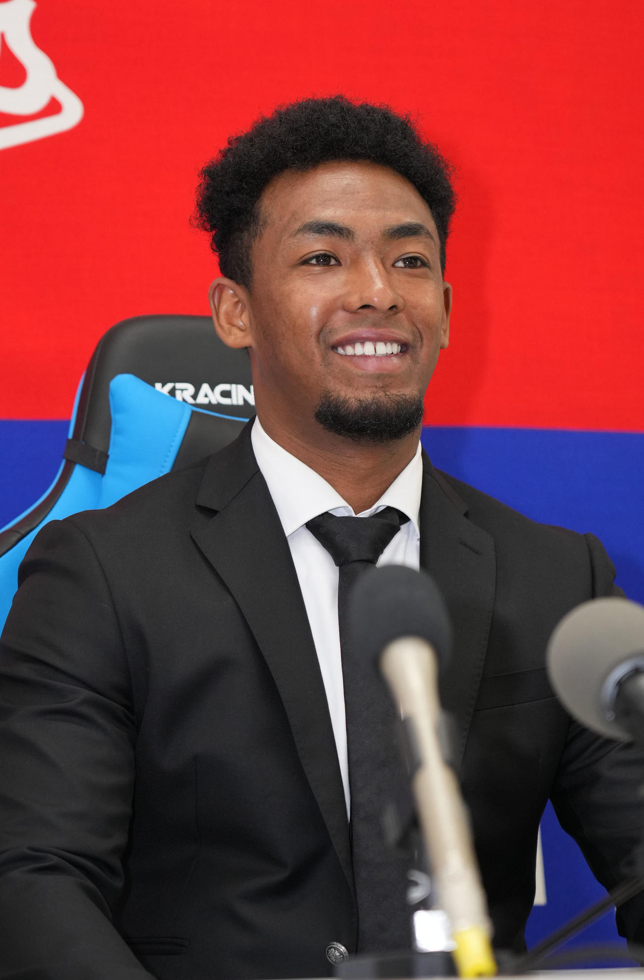 【中日】代打で活躍のブライト健太が850万円アップでサイン　師匠の中田翔氏に定位置奪取誓う