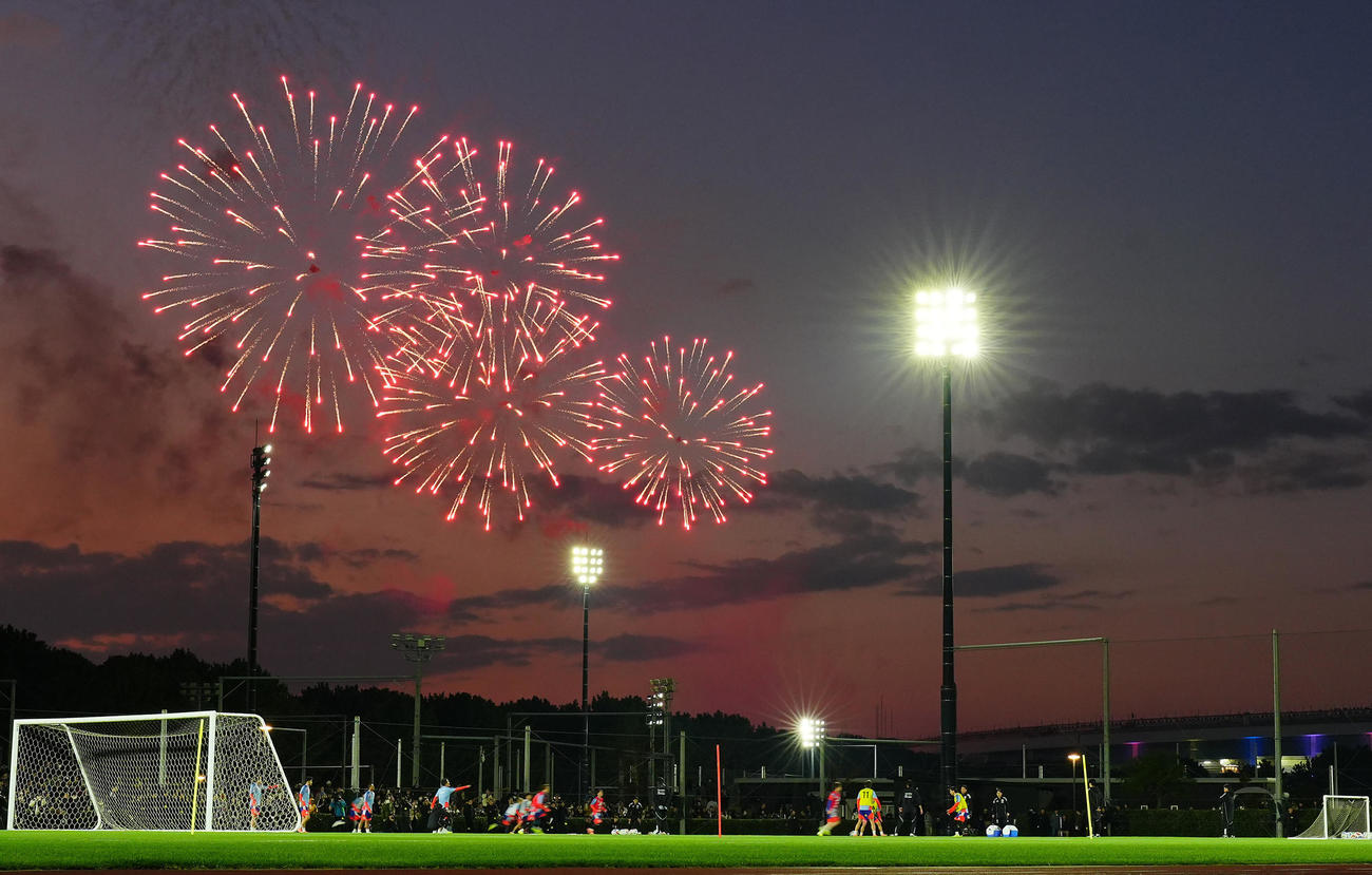 【日本代表】練習にキンプリ花火大会が長時間直撃で指示や取材の声聞こえづらく選手苦笑い